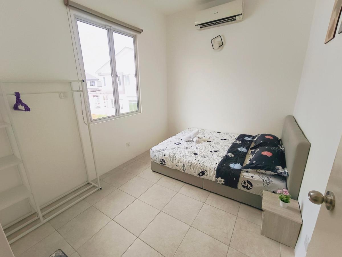 Yarra Park, Up To 10 Pax, 5 Bedrooms, 4 Bathrooms, 2 Car Parks By Star * Sungai Petani