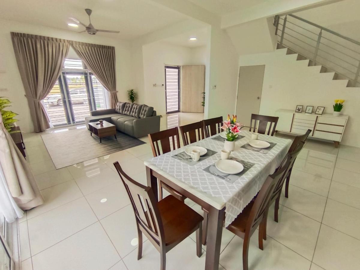 Rumah percutian Yarra Park, Up To 10 Pax, 5 Bedrooms, 4 Bathrooms, 2 Car Parks By Star Sungai Petani